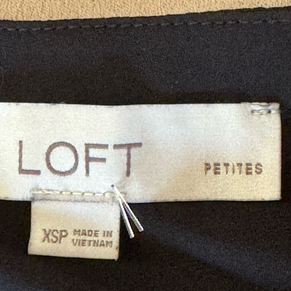 LOFT-PETITES- Black Solid Top, Long Sleeves. Crew Neck.SZ XSP. Button Cl… - Picture 8 of 8